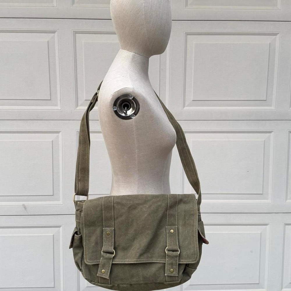MILITARY GREEN CANVAS MESSENGER BAG